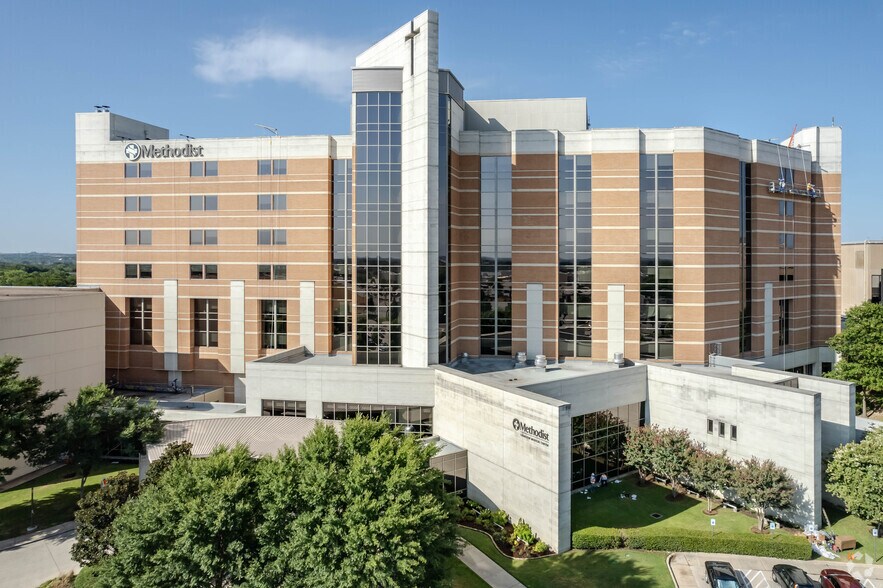 3450 W Wheatland Rd, Dallas, TX à louer - Photo principale - Image 1 de 7