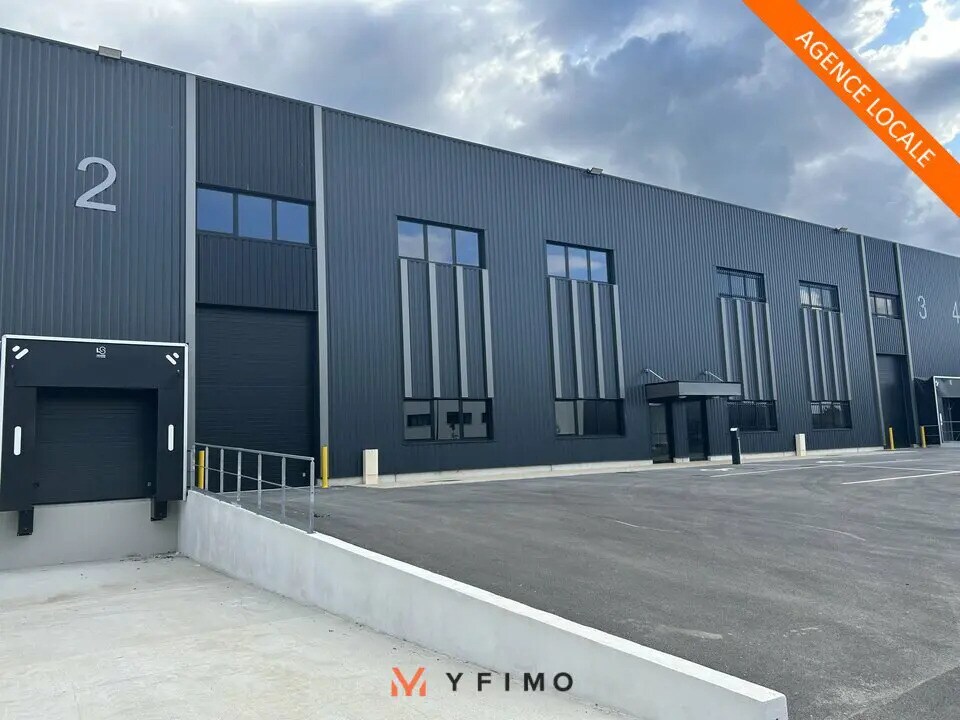 Industrial in Cergy for lease Building Photo- Image 1 of 12