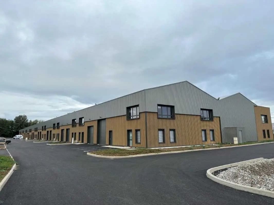 225 Avenue Des Marronniers, Bourgoin-Jallieu à vendre Photo principale- Image 1 de 2