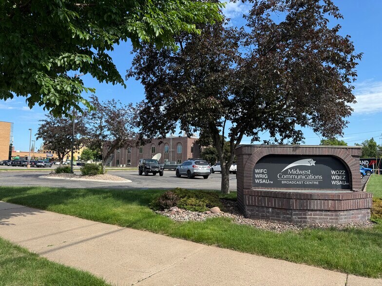 555 Scott St, Wausau, WI à louer - Photo du bâtiment - Image 2 de 7