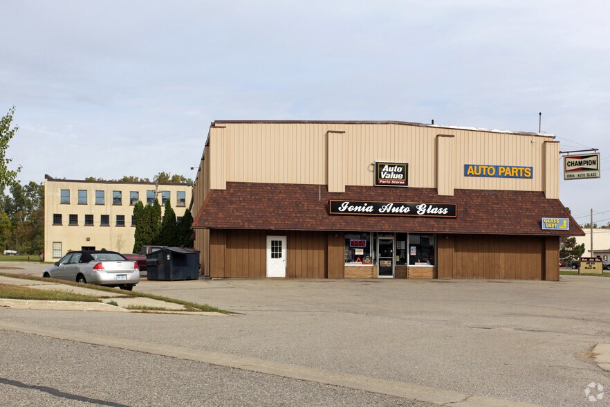 420 S Steele St, Ionia, MI à louer - Photo du bâtiment - Image 1 de 2