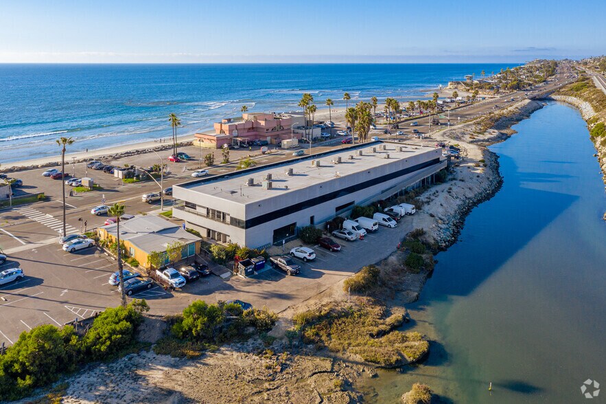 2533 S Highway 101, Cardiff By The Sea, CA à louer - Photo du bâtiment - Image 1 de 18