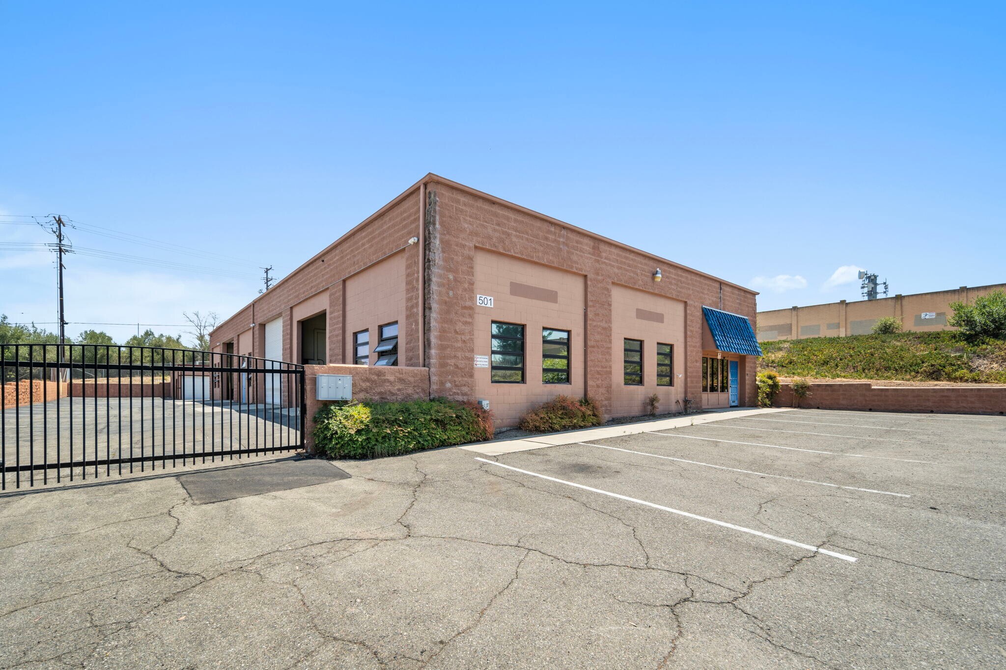 501 Industrial Way, Fallbrook, CA à vendre Photo du bâtiment- Image 1 de 1