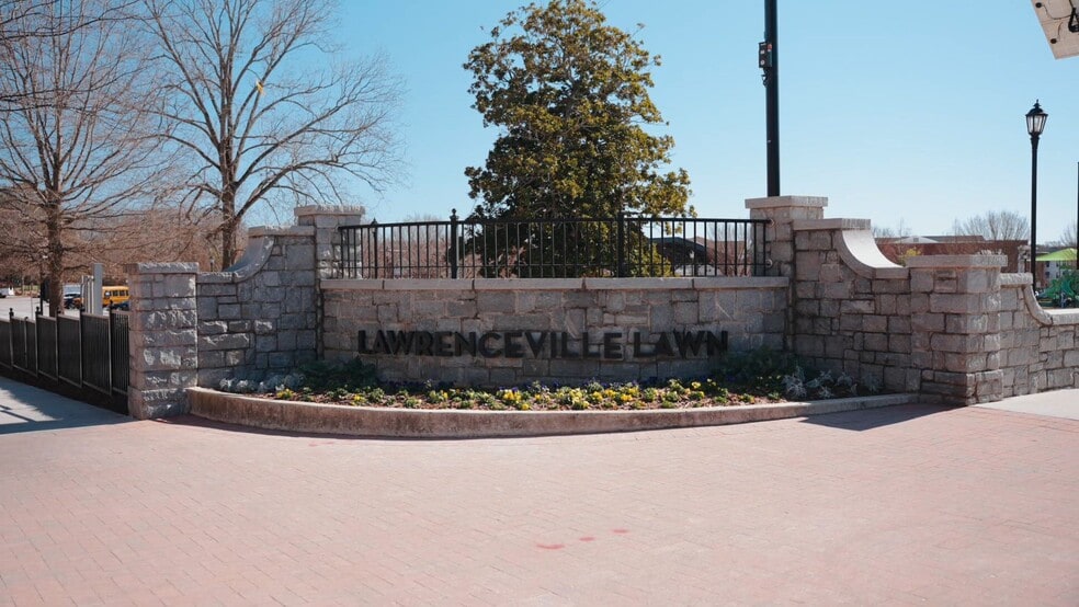 163 Pike St, Lawrenceville, GA for lease - Commercial Listing Video - Image 2 of 20