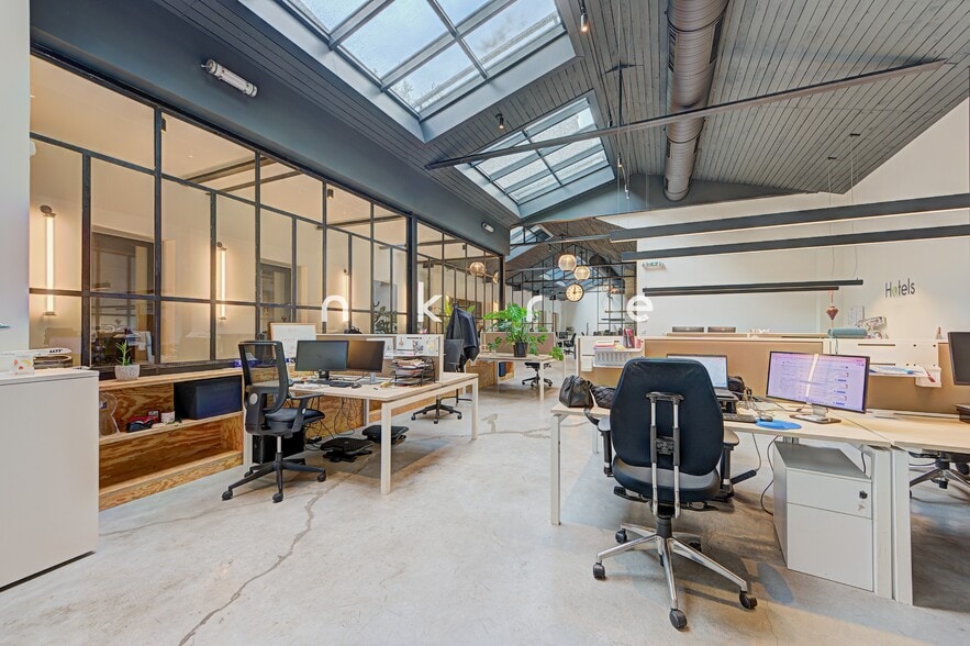 Immeuble residentiel dans Paris à vendre - Photo du bâtiment - Image 2 de 15