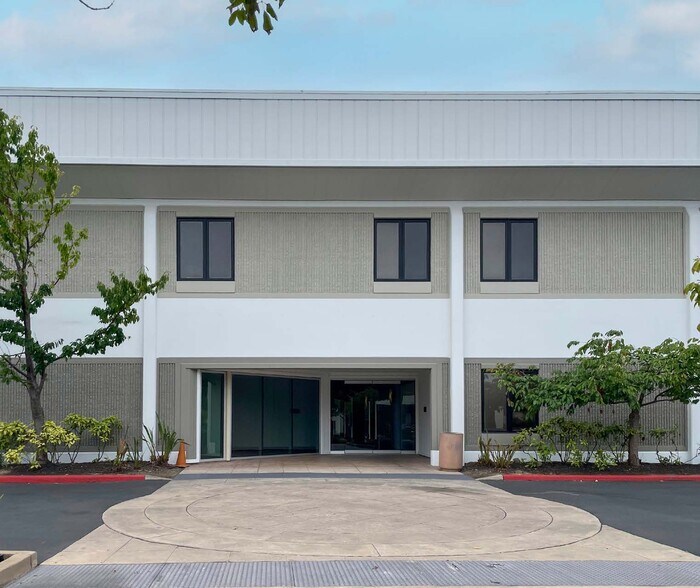 150 N Hill Dr, Brisbane, CA à louer - Photo du bâtiment - Image 2 de 20