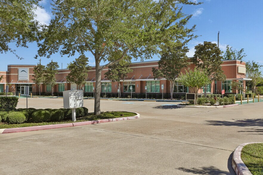 202 N Texas Ave, Webster, TX à louer - Photo du bâtiment - Image 3 de 8