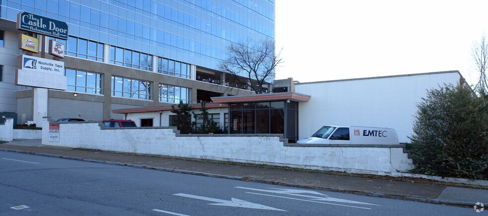 115 16th Ave S, Nashville, TN à vendre - Photo du bâtiment - Image 2 de 5