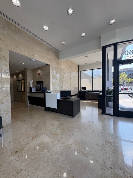 260 newport center Dr, Newport Beach, CA for lease - Building Photo - Image 3 of 14