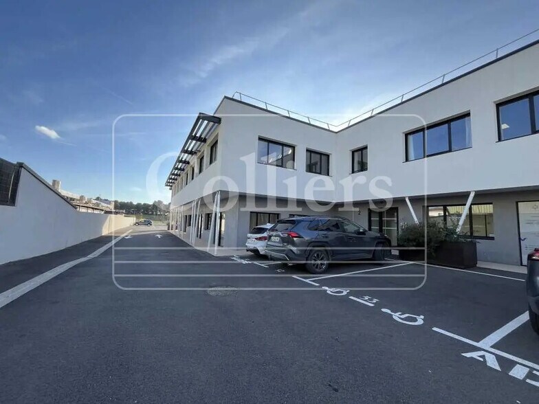 Bureau dans Éguilles à vendre - Photo du bâtiment - Image 1 de 11