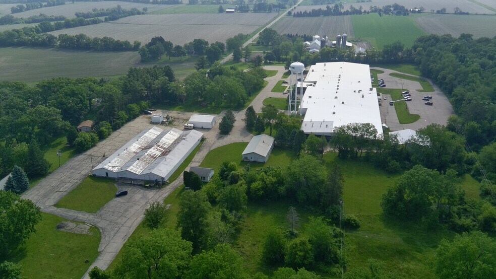 5560 E Buss Rd, Clinton, WI à louer - Photo du bâtiment - Image 2 de 6