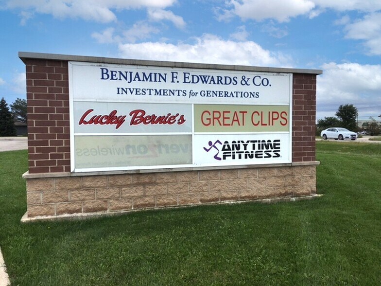 11609 Catalpa Ln, Woodstock, IL for lease - Building Photo - Image 3 of 6