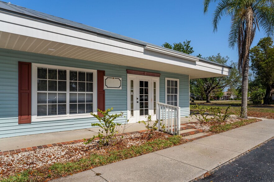 40 Barkley Cir, Fort Myers, FL à louer - Photo du bâtiment - Image 3 de 11
