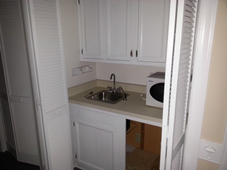 6512 Six Forks Rd, Raleigh, NC for lease - Interior Photo - Image 3 of 24