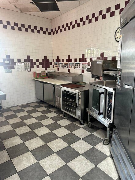 10253 Division Rd, Casco, MI à louer - Photo du bâtiment - Image 2 de 3