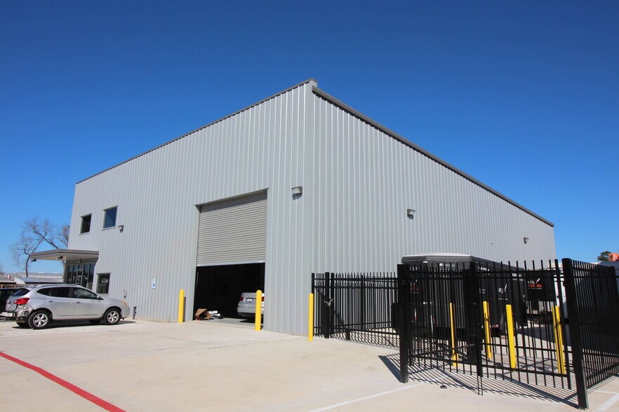Theall Business Park portefeuille de 4 propriétés à vendre sur LoopNet.ca - Photo du bâtiment - Image 2 de 11