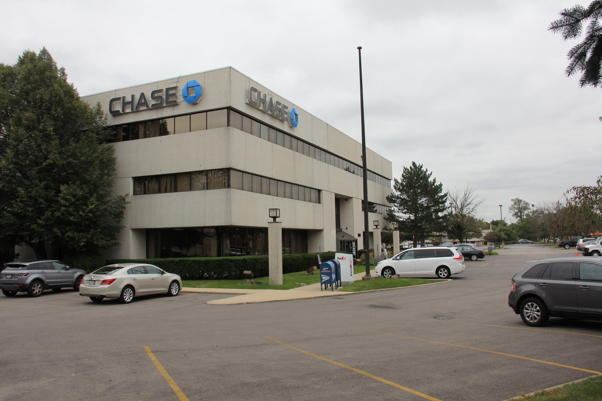 7501 Lemont Rd, Woodridge, IL for lease Primary Photo- Image 1 of 10