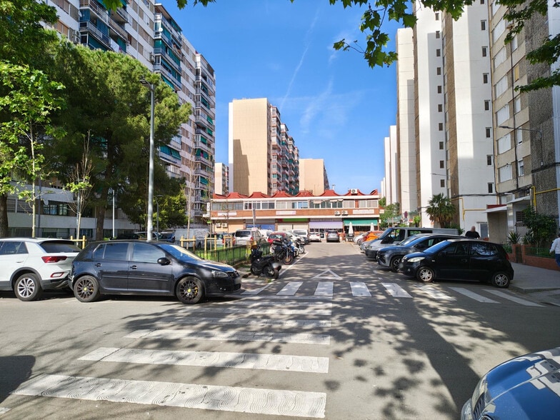 Commerce de détail dans L'Hospitalet de Llobregat, Barcelona à vendre - Photo du bâtiment - Image 3 de 4