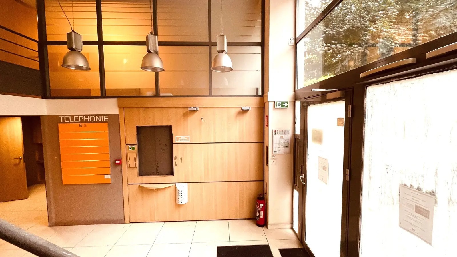 Retail in Villeurbanne for lease Lobby- Image 1 of 8