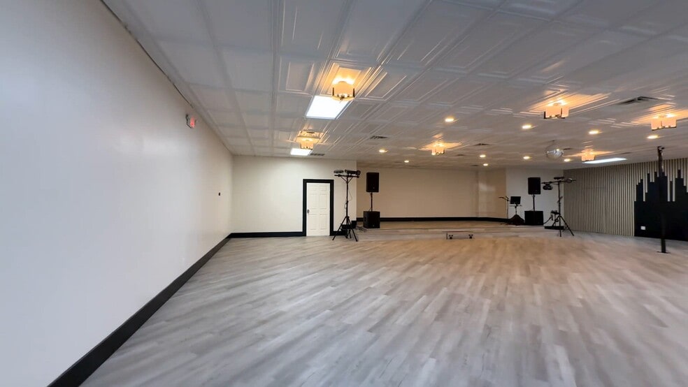 8777 S Gessner Dr, Houston, TX à louer - Vidéo sur l’inscription commerciale - Image 2 de 46