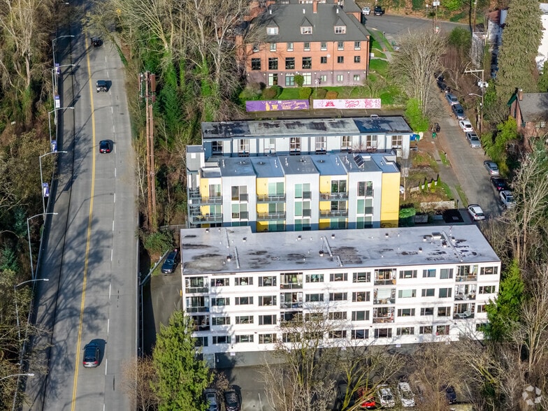 2249 NE 46th St, Seattle, WA à vendre - Photo du bâtiment - Image 2 de 18