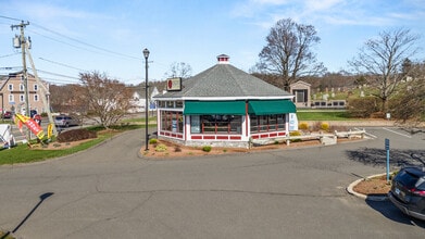 42 E High St, East Hampton, CT à louer Photo intérieure- Image 2 de 14