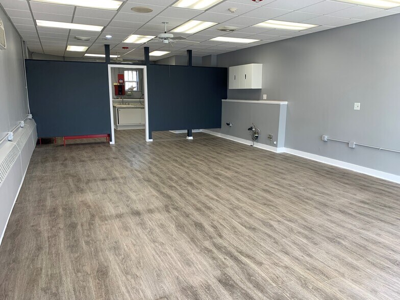 710-718 Northwest Hwy, Mount Prospect, IL for lease - Interior Photo - Image 2 of 34