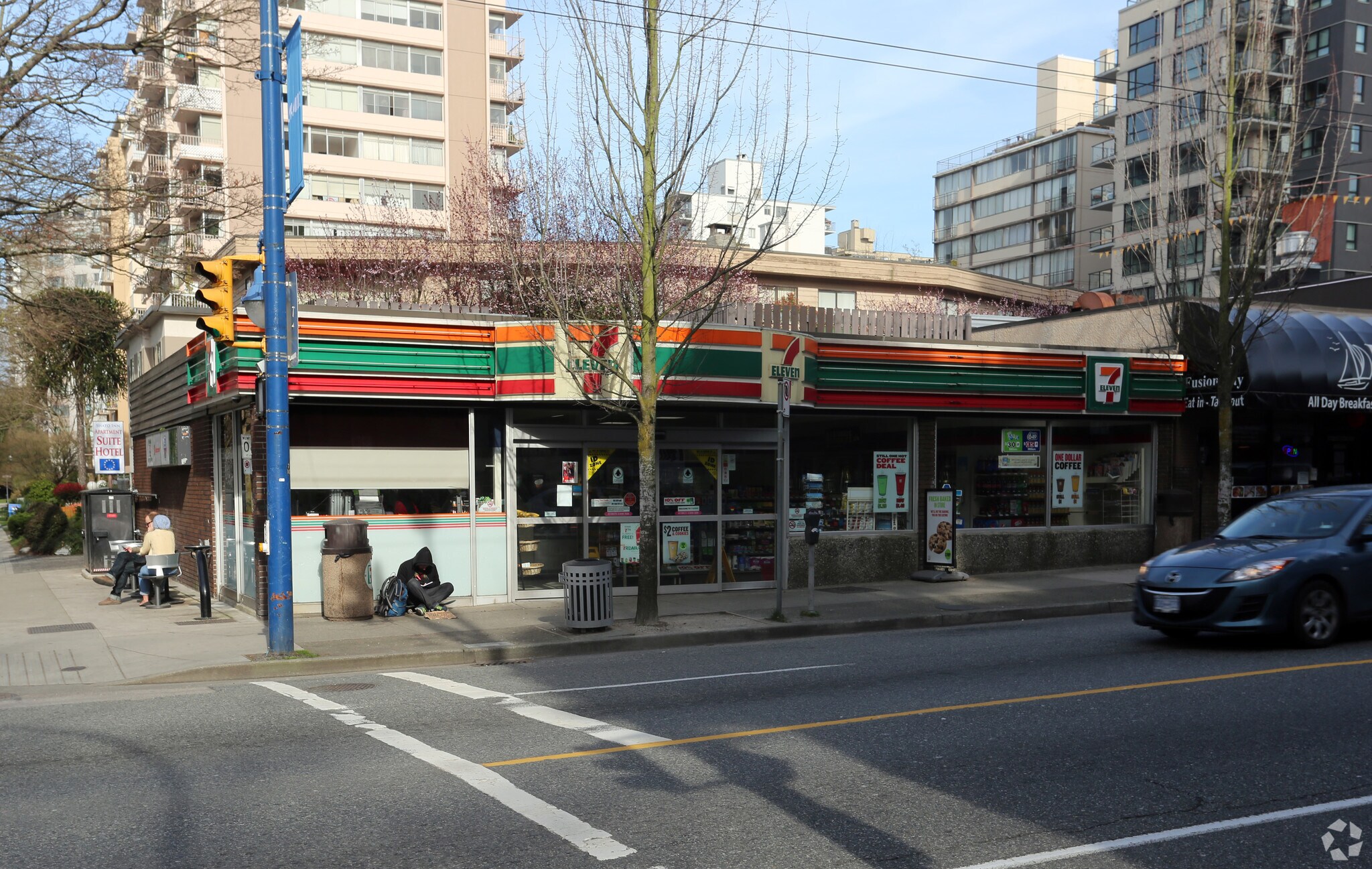 1055 Denman St, Vancouver, BC à vendre Photo principale- Image 1 de 1