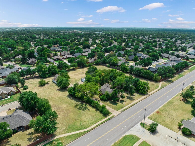 1400 3rd st, Edmond, OK à vendre - Aérien - Image 2 de 8