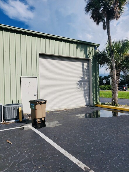 11000 Metro Pky, Fort Myers, FL for lease - Building Photo - Image 1 of 2