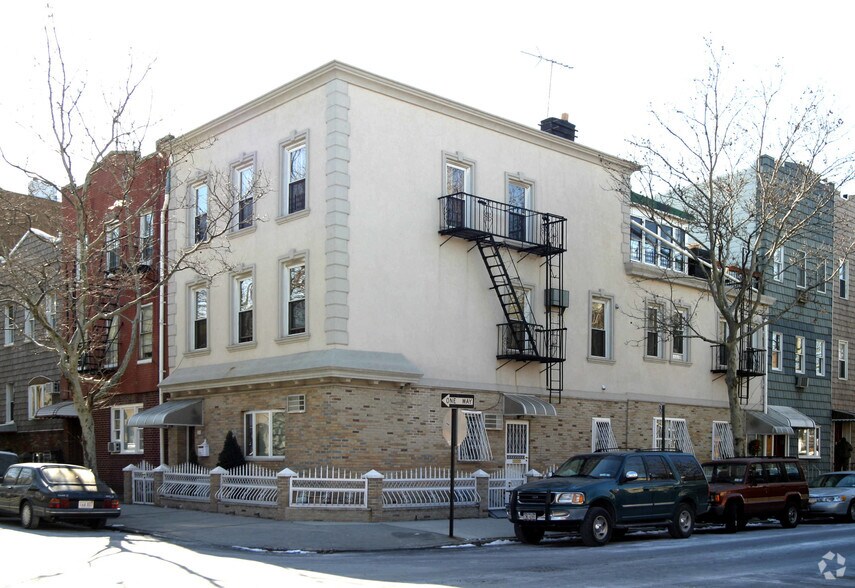 331 Leonard St, Brooklyn, NY à louer - Photo principale - Image 1 de 10