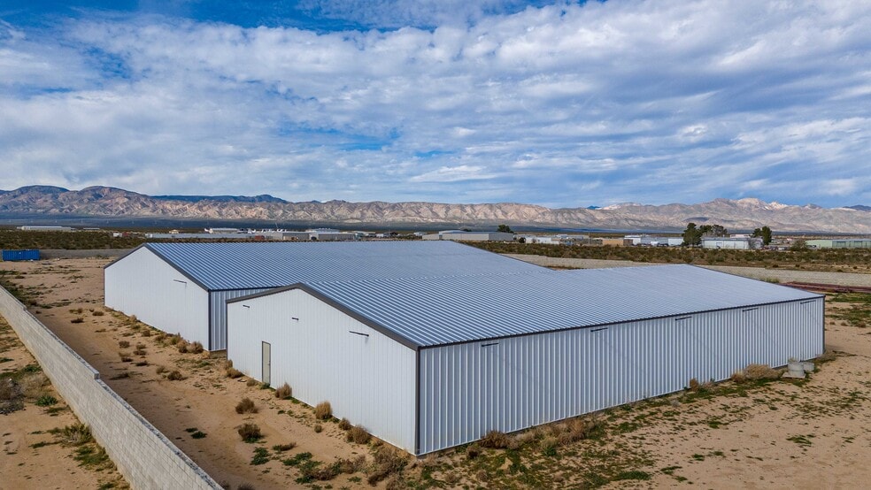 22245 Mitchell Blvd, California City, CA à louer - Photo principale - Image 1 de 34