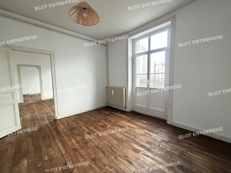 Office in Rennes for sale - Interior Photo - Image 2 of 5