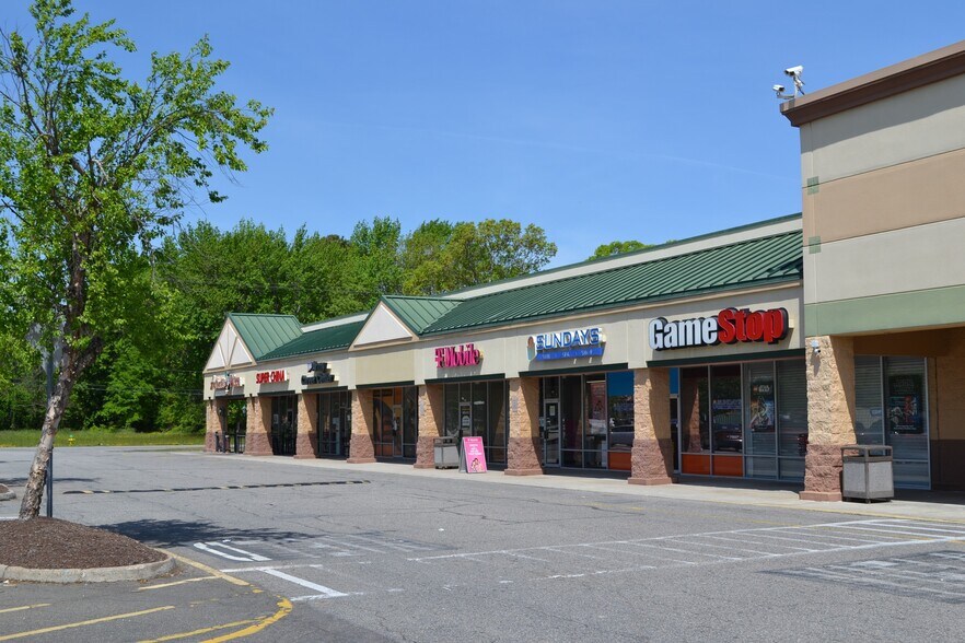 1710-1738 E Little Creek, Norfolk, VA à louer - Photo du bâtiment - Image 2 de 4