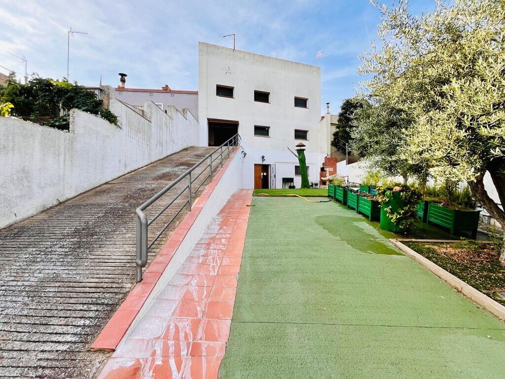 Industrial in Figueres, Gerona for sale Primary Photo- Image 1 of 14