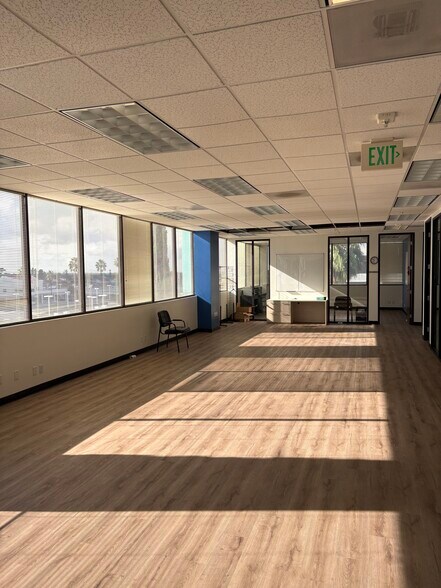 5555 Garden Grove Blvd, Westminster, CA à louer - Photo intérieure - Image 2 de 17