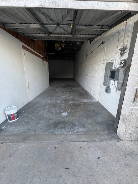 16154-16160 Wyandotte St, Van Nuys, CA à louer - Photo du bâtiment - Image 3 de 9