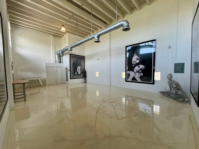 7251 NE 2nd Ave, Miami, FL for lease - Interior Photo - Image 1 of 6