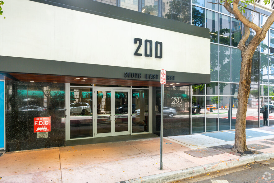 200 SE 1st St, Miami, FL for lease - Building Photo - Image 1 of 20