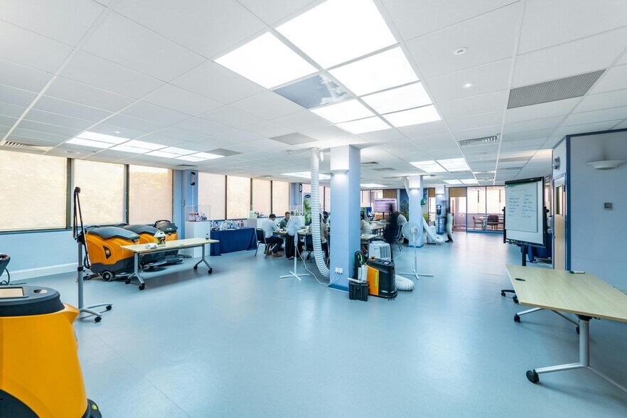 Pyramid Close, Northampton à vendre - Photo du bâtiment - Image 3 de 9