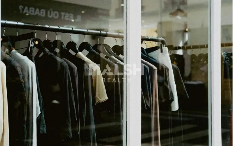 Retail in Lyon for lease - Interior Photo - Image 3 of 3