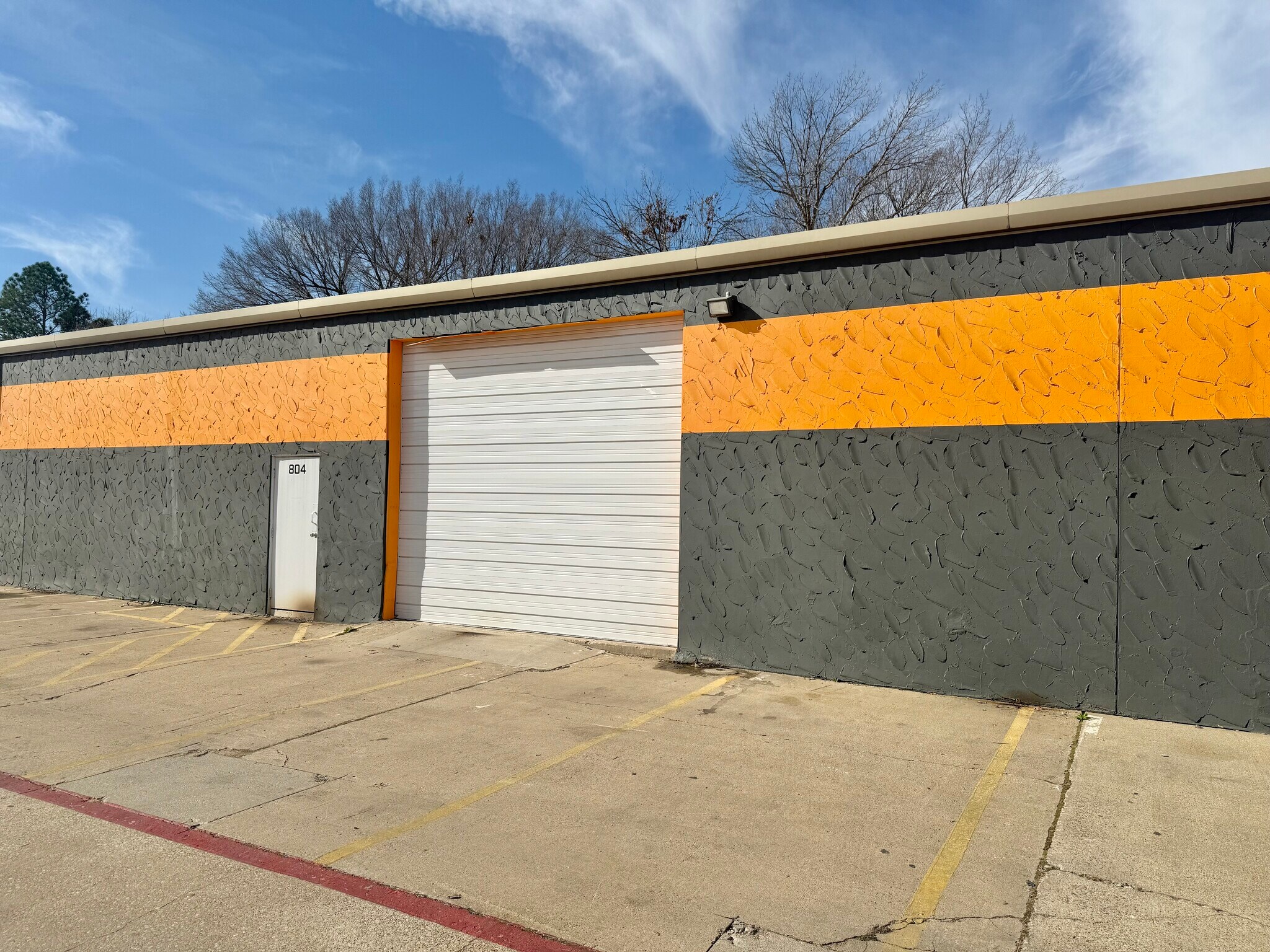 1229 Colorado Ln, Arlington, TX for lease Building Photo- Image 1 of 5