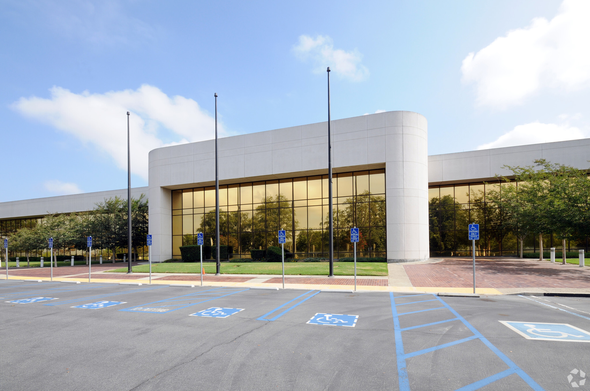 400 National Way, Simi Valley, CA for sale Primary Photo- Image 1 of 1