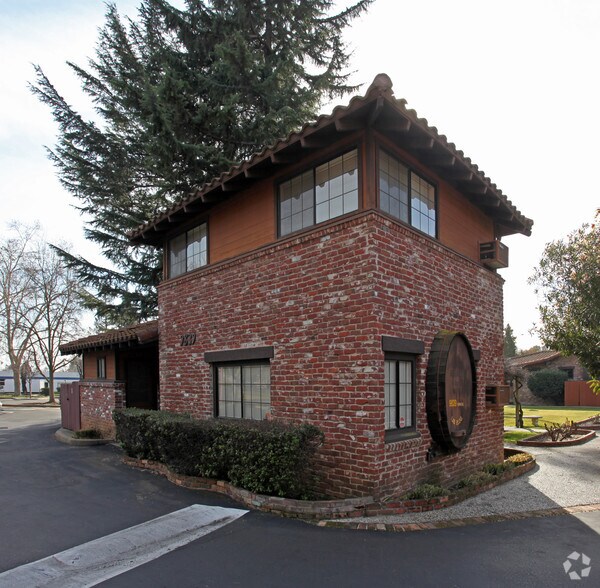 9839 Horn Rd, Sacramento, CA for lease - Building Photo - Image 2 of 3