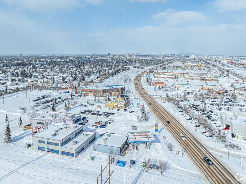 3010-3040 Calgary Trl NW, Edmonton, AB à louer - Aérien - Image 3 de 8