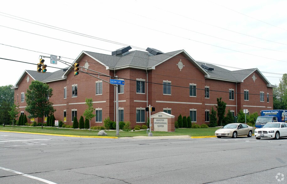 8840 Calumet Ave, Munster, IN à louer - Photo principale - Image 1 de 57