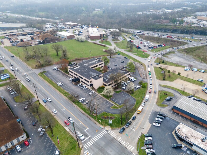 1451 Elm Hill Pike, Nashville, TN à vendre - Photo du bâtiment - Image 1 de 8