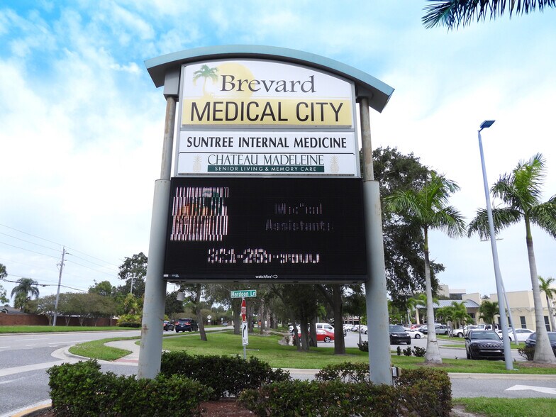 6555 N Wickham Rd, Melbourne, FL à louer - Photo du bâtiment - Image 2 de 2