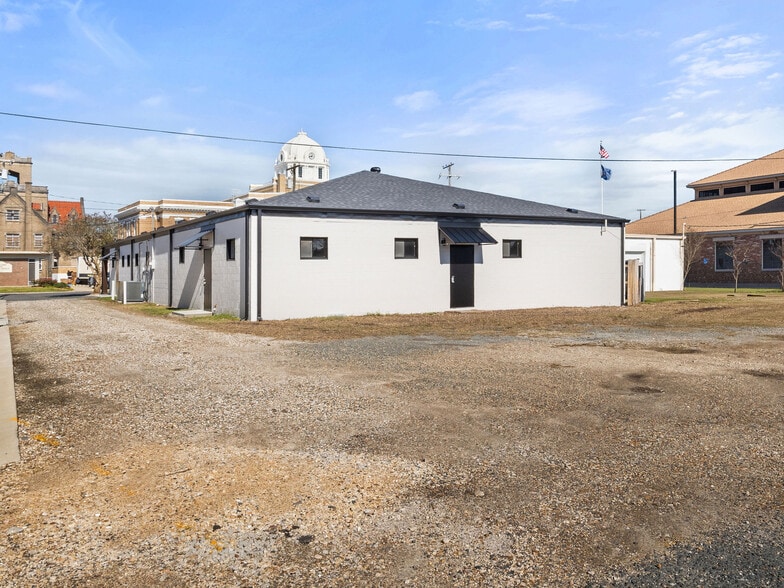 213 W 2nd St, Deridder, LA for lease - Building Photo - Image 3 of 10