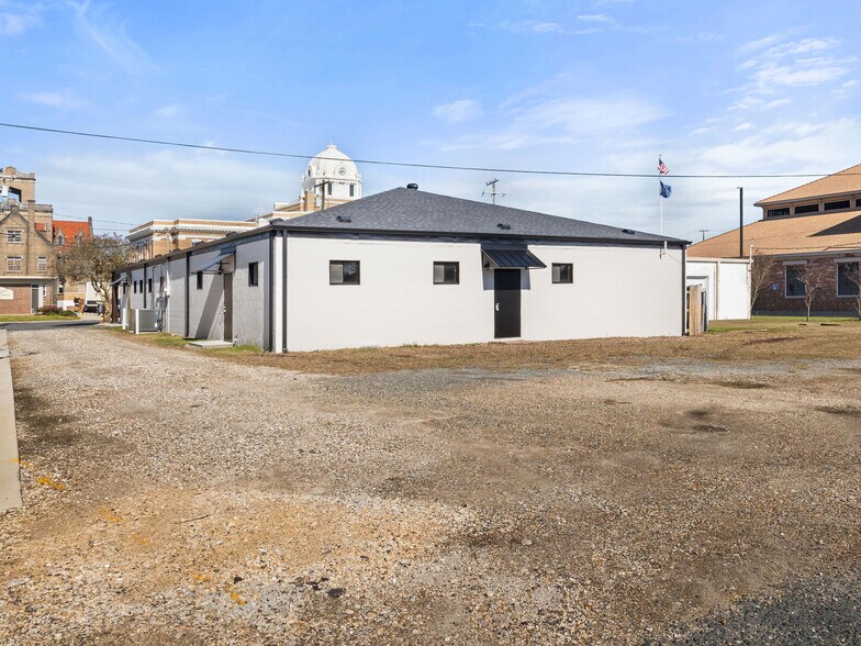 213 W 2nd St, Deridder, LA à louer - Photo du bâtiment - Image 3 de 10